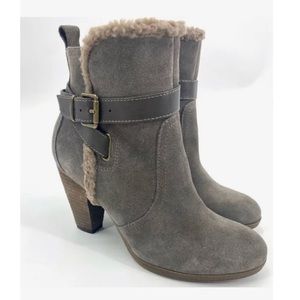 Björndal “Cassidy” Sherpa FleeceTan Suede ankle Boots, color stone. Size 7.5